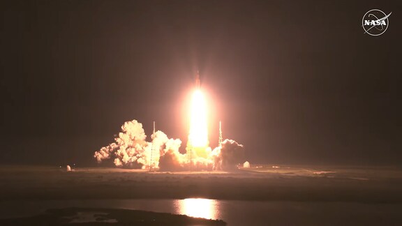 Artemis I Mission: Die SLS Rakete beim Start in FloridaSLS 