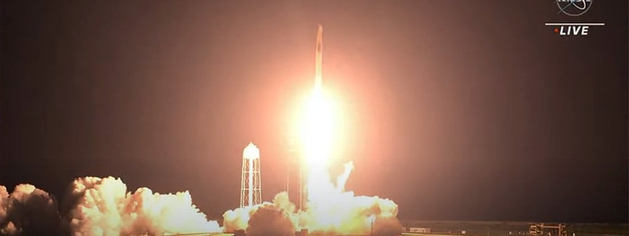 Die Falcon 9 Rakete von SpaceX startet erfolgreich in den Weltraum. Damit fliegen die nächsten vier Astronauten zur Internationalen Raumstation ISS. Es ist die SpaceX Crew-2 Mission.