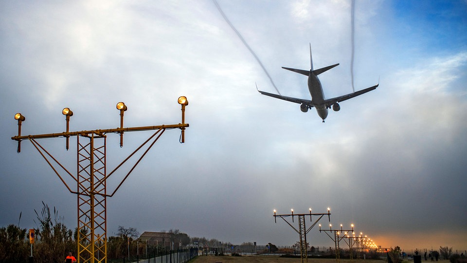 How is carbon dioxide recycled from the air into jet fuel?