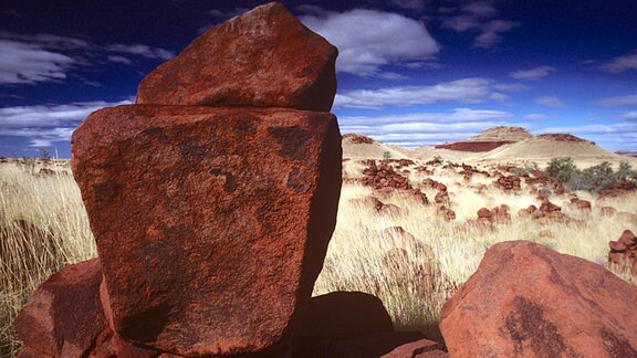 2,7 Milliarden Jahre alte Flussbasalt-Felsen im Millstream-Chichester National Park in West-Australien