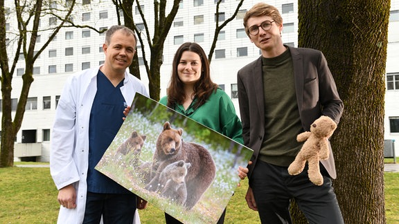 v.l.n.r.: Dr. Tobias Petzold, Dr. Manuela Thienel (beide LMU Klinikum), Dr. Johannes Müller-Reif (MPI Biochemie)