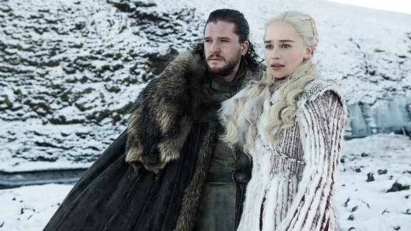 Kit Harington als Jon Schnee und Emilia Clarke Daenerys Targaryen in einer Folge der achten Staffel der Serie «Games of Thrones». 