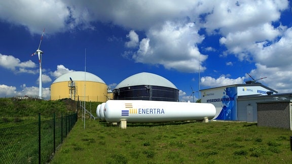 Ein Hybridkraftwerk produziert aus Wind und Biomasse Strom und Wasserstoff
