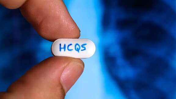 Auf einer Tablette steht HCQS