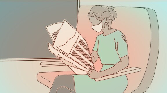 Illustration: Frau mit Mundschutz sitzt in Zug, liest Zeitung und betrachtet darin Diagramm mit sinkenden Corona-Zahlen
