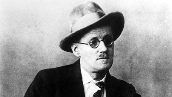 Der irische Schriftsteller James Joyce ist mit dafür verantwortlich, dass die Quarks nach einer deutschen Milchspeise benannt wurden.