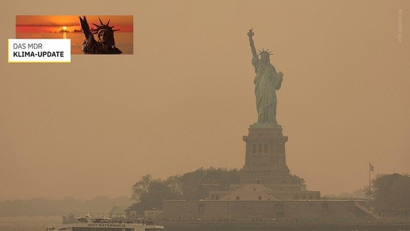 Die Freiheitsstaute von New York im Smog der Waldbrände, klein in der Ecke die Covergrafik vom Klima-Update, dass die Freiheitsstaute vor rotem Himmel in Fluten zeigt.