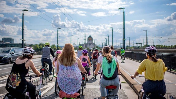 Demonstration auf dem Fahrrad von Fridays for Future Dresden und Verkehrswende Dresden.
