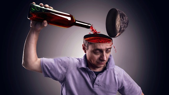 Illustration - Kopfweh durch Alkohol - Ein Mann schüttet sich eine Flasche Alkohol in den geöffnetten Hirnkasten.