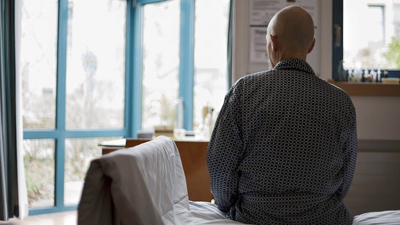 Ein 61-jähriger Krebspatient im Palliativzentrum der Uniklinik Köln, 2015