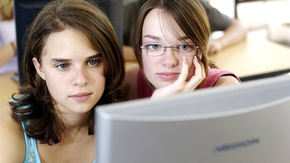 Schülerinnen während des Informatikunterrichts
