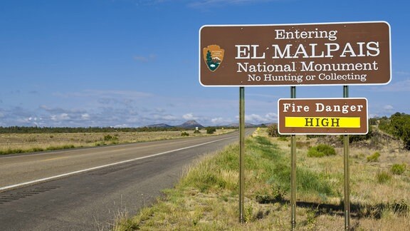 Ein Schild in New Mexico welches verschiedene Dinge verbietet