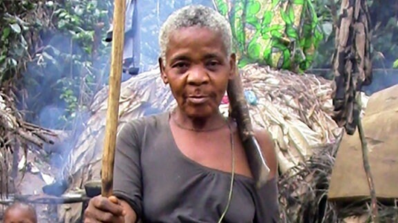 Mbendjele BaYaka Frau