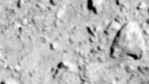 Die Oberfläche des Asteroiden Ryugu vor der Sprengung. 