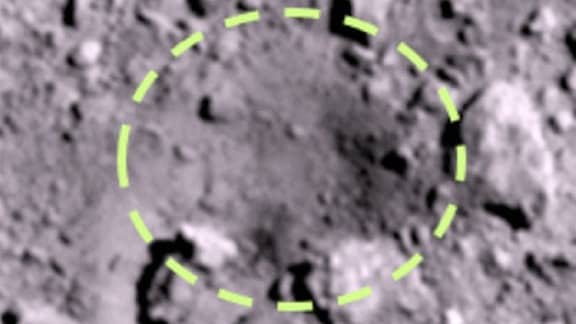 Die Oberfläche des Asteroiden Ryugu nach der Sprengung. 