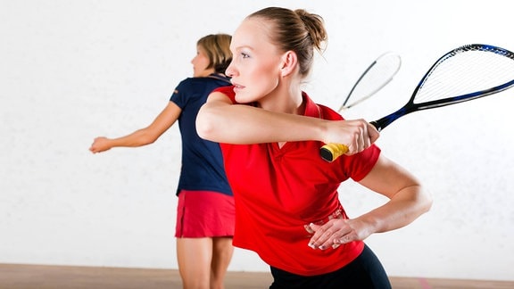 Squash spielende Frauen