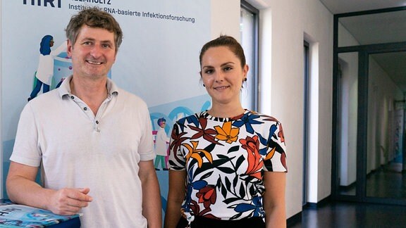 Jörg Vogel und Linda Popella forschen an einer neuen Klasse von Antibiotika