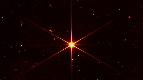 Das James Webb Weltraumteleskop hat einen Stern fotografiert
