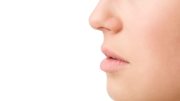 Nase und Mund einer Frau