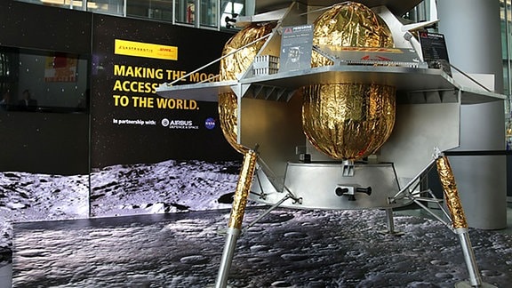 Ein Model des Mondlandefahrzeugs "Peregrine Luna Lander" von Astrobotic, ausgestellt in bei der Deutschen Post. Mit diesem Lander soll DHL Ende 2021 Pakete zum Mond schicken.