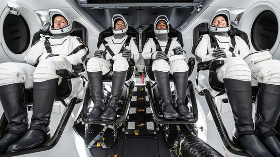 Die Besatzung der SpaceX Crew-3 Mission, die zur Internationalen Raumstation ISS fliegen soll.