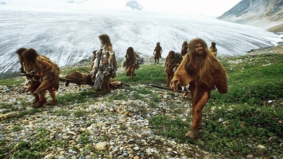 Gruppe von Neandertalern in der Eiszeit