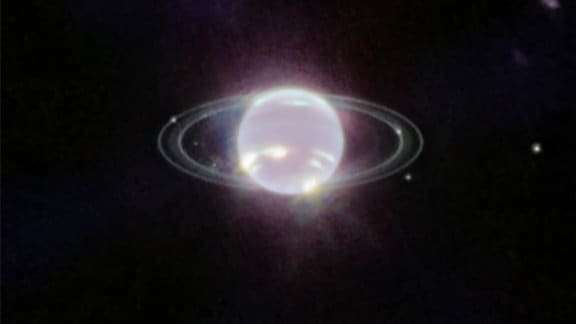 Planet Neptun mit seinen Ringen, aufgenommen vom James Webb Teleskop