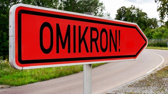 Ein Schild mit der Aufschrift Omicron