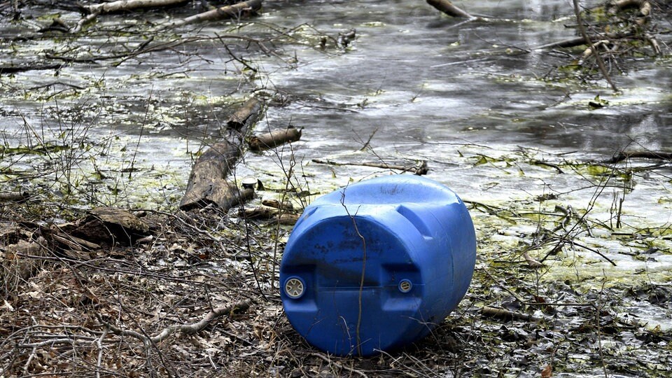 "Ewigkeitschemikalien" PFAS Sollen In Der EU Verboten Werden | MDR.DE