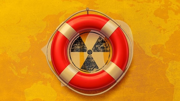 Stilisierter Rettungsring mit einem Nuklear-Symbol in der Mitte. Die Zahl Zehn als Wasserzeichen.