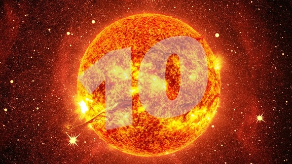 Ansicht der Sonne mit der im Stile eines Wasserzeichens eingefügten Zahl Zehn.