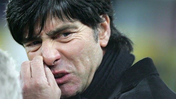 Bundestrainer Joachim Löw 2008 enttäuscht