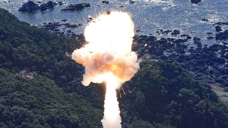 ロケット爆発：日本企業による人工衛星打ち上げ失敗