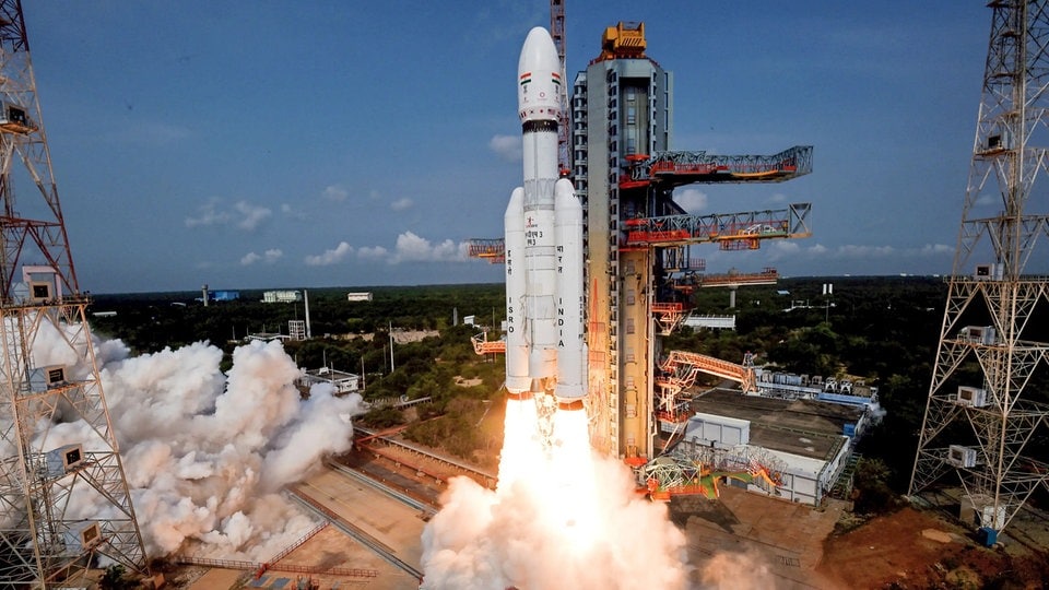 India uses Chandrayaan-3 to land on the moon