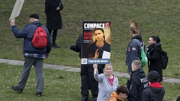 Gegen-Demonstranten der Zeitschrift Compact