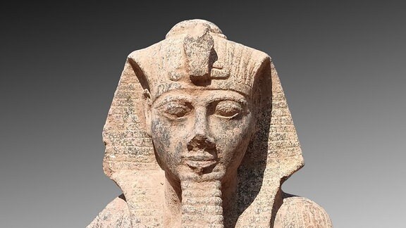 Oberteil einer lebensgroßen Statue von Sethos II.