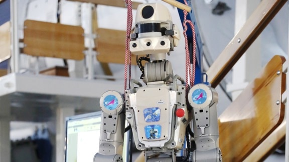 Roboter-Maschine in Form eines Menschen