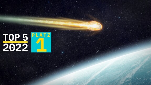 Text Platz 1, Grafik kleinerer Meteorit fliegt Richtung Erde