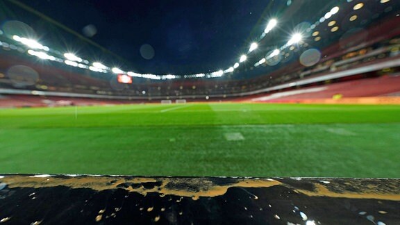 Saharastaub auf LED-Anzeigen im Emirates-Stadion in London