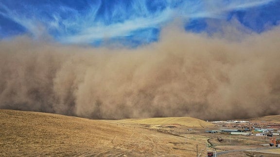 Ein Sandsturm in der Gansu-Provinz von China.