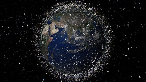 Eine Grafik zeigt die Erde und Unmengen stilisierter Satelliten, die wie eine Wolke um sie herum schwirren