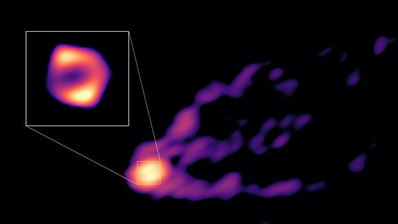 Dieses Bild zeigt den Jet und den Schatten des schwarzen Lochs im Zentrum der Galaxie M87 zum ersten Mal gleichzeitig.