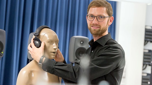 Kai Siedenburg arbeitet an Methoden um die Übermittlung von Musik durch Hörhilfen zu verbessern.