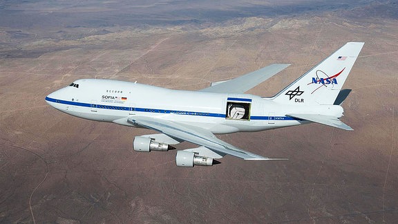 Das Teleskop SOFIA an Bord eines umgebauten Jumbojets Boeing 747.