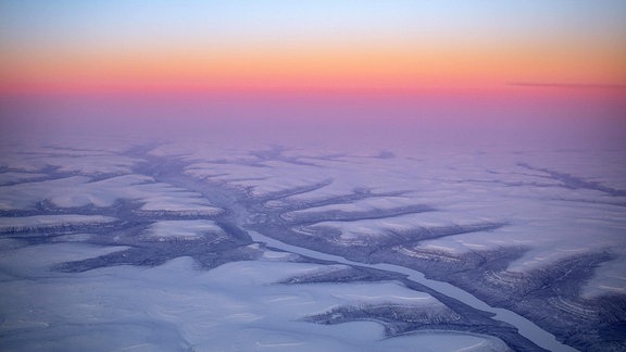 Sonnenaufgang über dem Mittelsibirischen Bergland