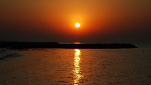 roter Sonnenuntergang am Meer