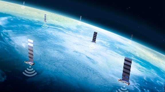 Illustration: Ausschnitt Erde, Sicht aus Weltraum, mit kleinen schwebenden Satelliten – Kästchen mit nur einem Sonnensegel – und jeweils einem Funkwellen-Symbol.