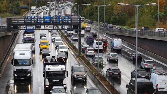 Berufsverker auf einer Autobahn