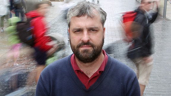 Soziologiedozent Stephan Poppe steht am 10.08.2016 in der Fußgängerzone in Leipzig (Sachsen).