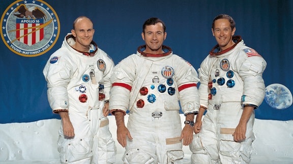 Die Apollo 16 Astronauten (v.l.n.r.):  Thomas K. Mattingly II, John W. Young und Charles M. Duke Jr.
